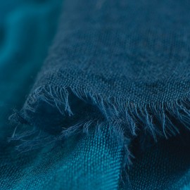 Storternet sjal i petroleumsbl&aring; og navy