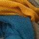 Ternet cashmere tørklæde i blå og gul