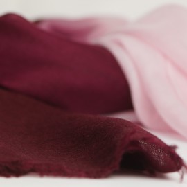 Tofarvet pashmina sjal i vinr&oslash;d og rosa