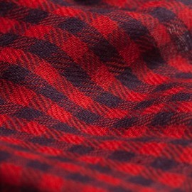 Småternet pashmina sjal i rød og navy